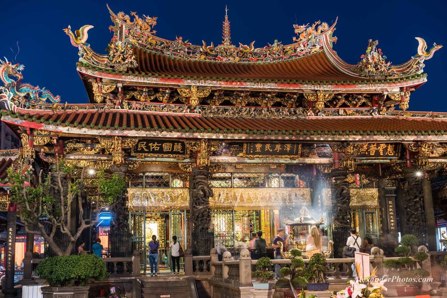 Longshan-Temple-Night-Taipei-Taiwan